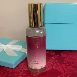 Bath & Body Works Vanilla Nutmeg Mist - Gold and Pink 34